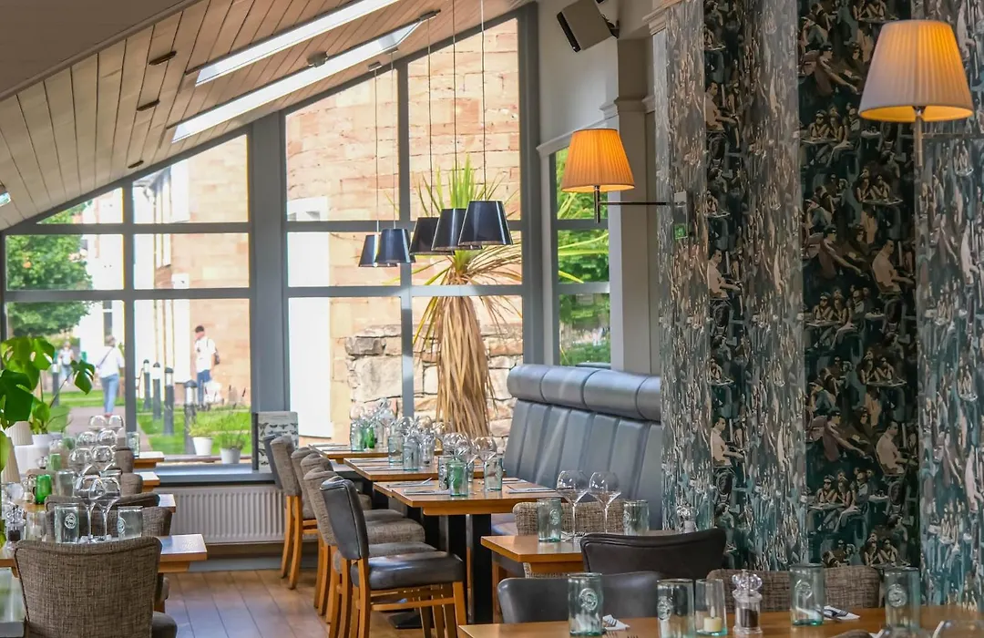 Glen Mhor Hotel At Uile-Bheist 'Brewstillery'-1